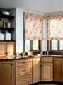 Секрети правильного оформлення вікна на кухні: фото штор в інтер'єрі